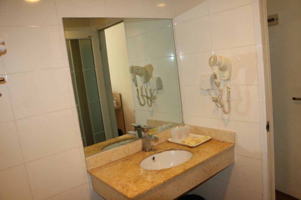 Yixin Business Hotel Гуанчжоу Екстер'єр фото